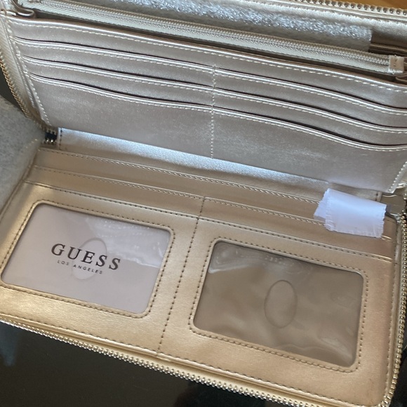 Guess wallet - Picture 3 of 4